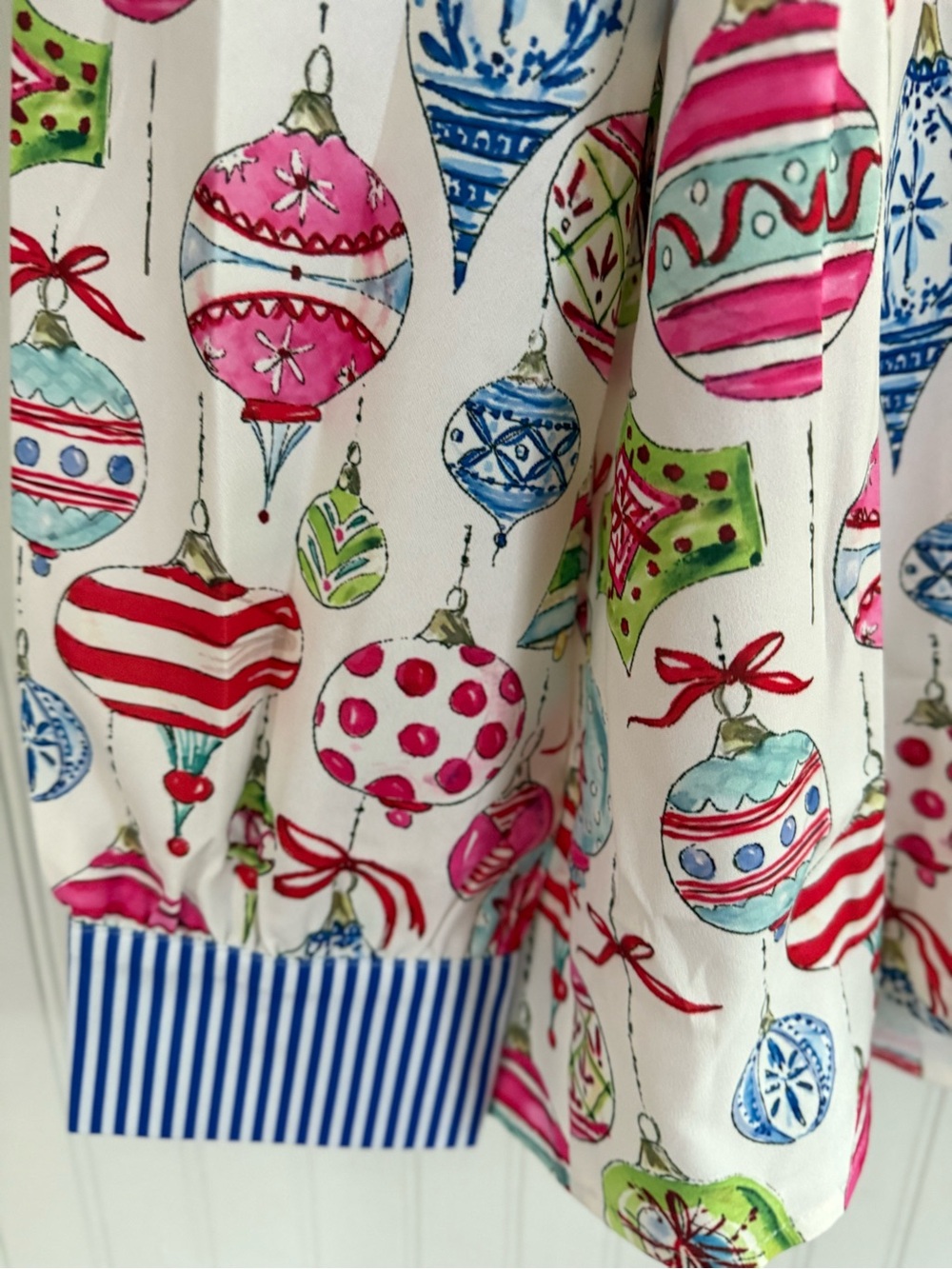 Festive Holiday Blouse Size M Ornament Print Long Sleeve Shirt - Picture 3 of 4